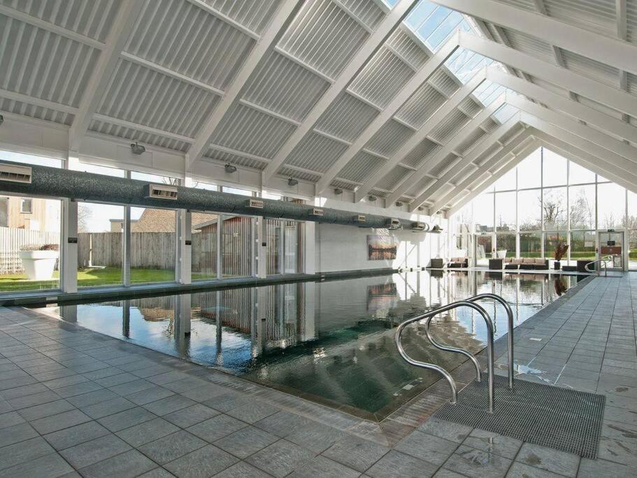 Cotswolds Lake Side Home With Luxury Spa Swallows Nest,Lower Mill Estate, Lakeside Home And Spa With A Harry Potter Cupboard Under The Stairs Somerford Keynes エクステリア 写真