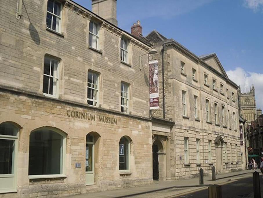 Cotswolds Lake Side Home With Luxury Spa Swallows Nest,Lower Mill Estate, Lakeside Home And Spa With A Harry Potter Cupboard Under The Stairs Somerford Keynes エクステリア 写真