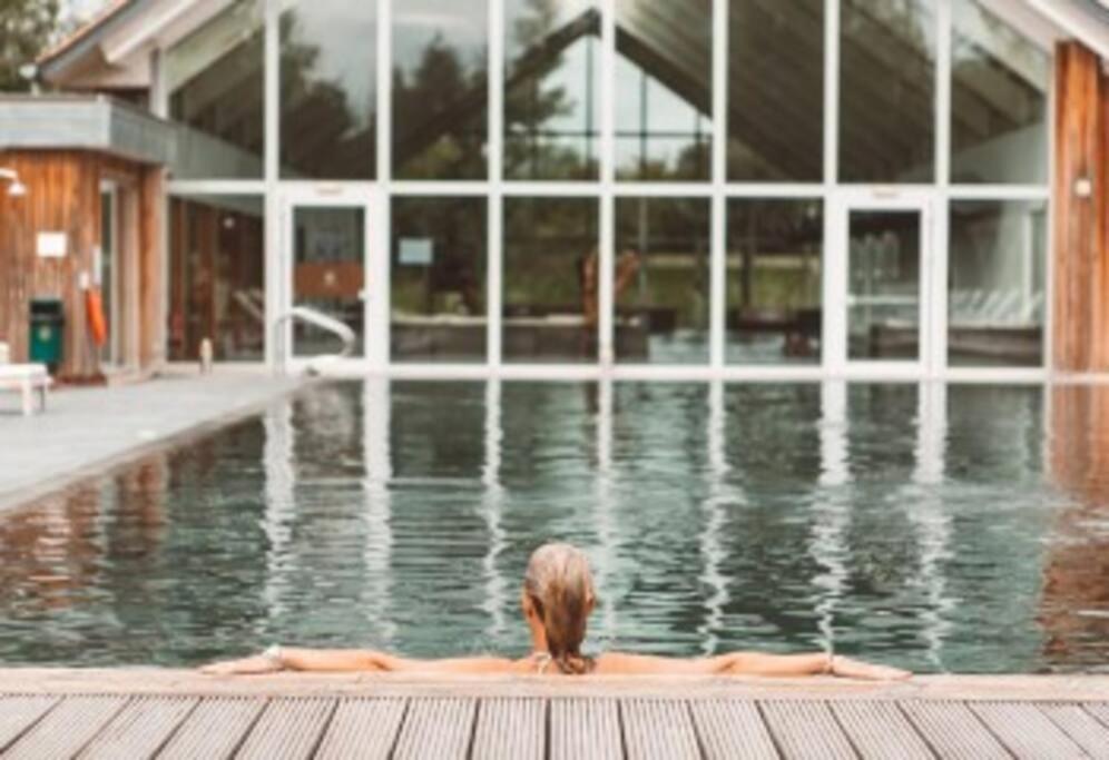 Cotswolds Lake Side Home With Luxury Spa Swallows Nest,Lower Mill Estate, Lakeside Home And Spa With A Harry Potter Cupboard Under The Stairs Somerford Keynes エクステリア 写真